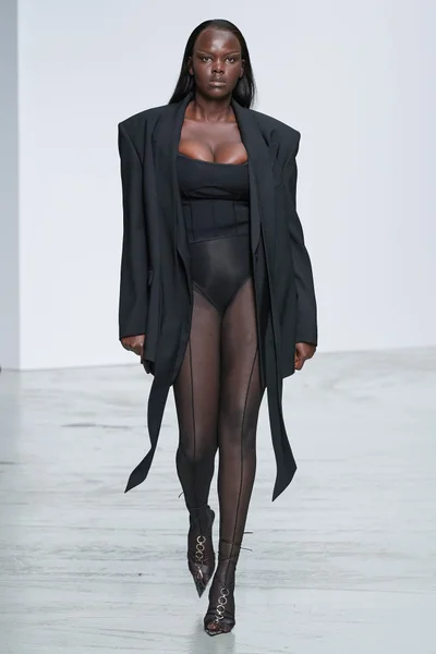 Look 11
